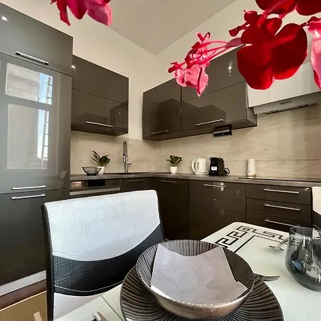 Johngold * ديبريتْسين