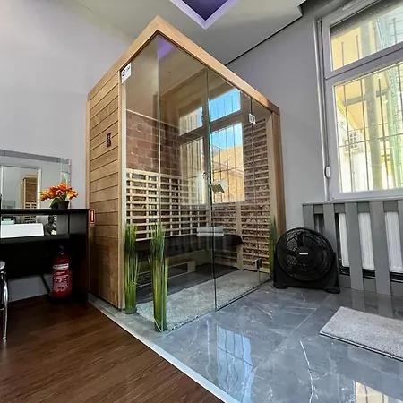 Johngold Apartment *