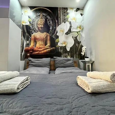 Johngold Apartment *