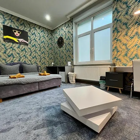 Johngold * Debrecen